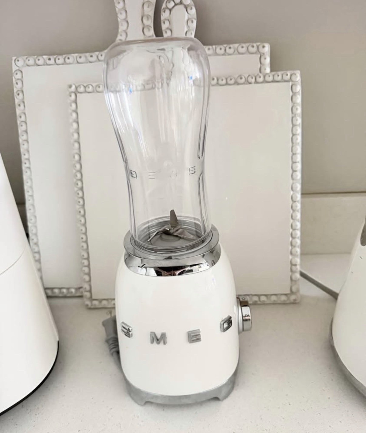 SMEG White Personal Blender 20 oz Portable 250W w/ Bottle, Base & Blades