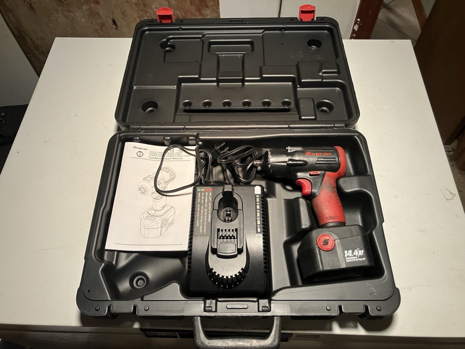 Snap-On CT4410 Cordless 3/8" Impact Wrench Gun w/ Case Battery & Charger 14.4V