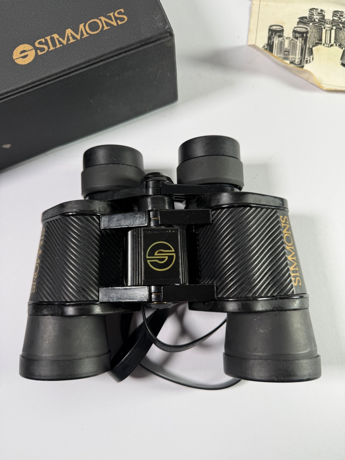 Simmons 8×40 Wide Angle Binoculars – Model 1102 – Case & Instructions