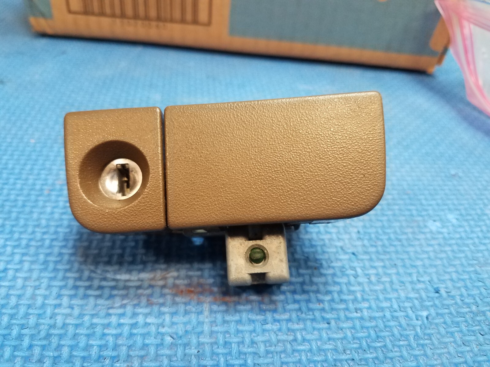 03-HONDA Element 1997-2006 Honda CR-V 95-04 ODYSSEY Glove Box Latch DarkBROWN