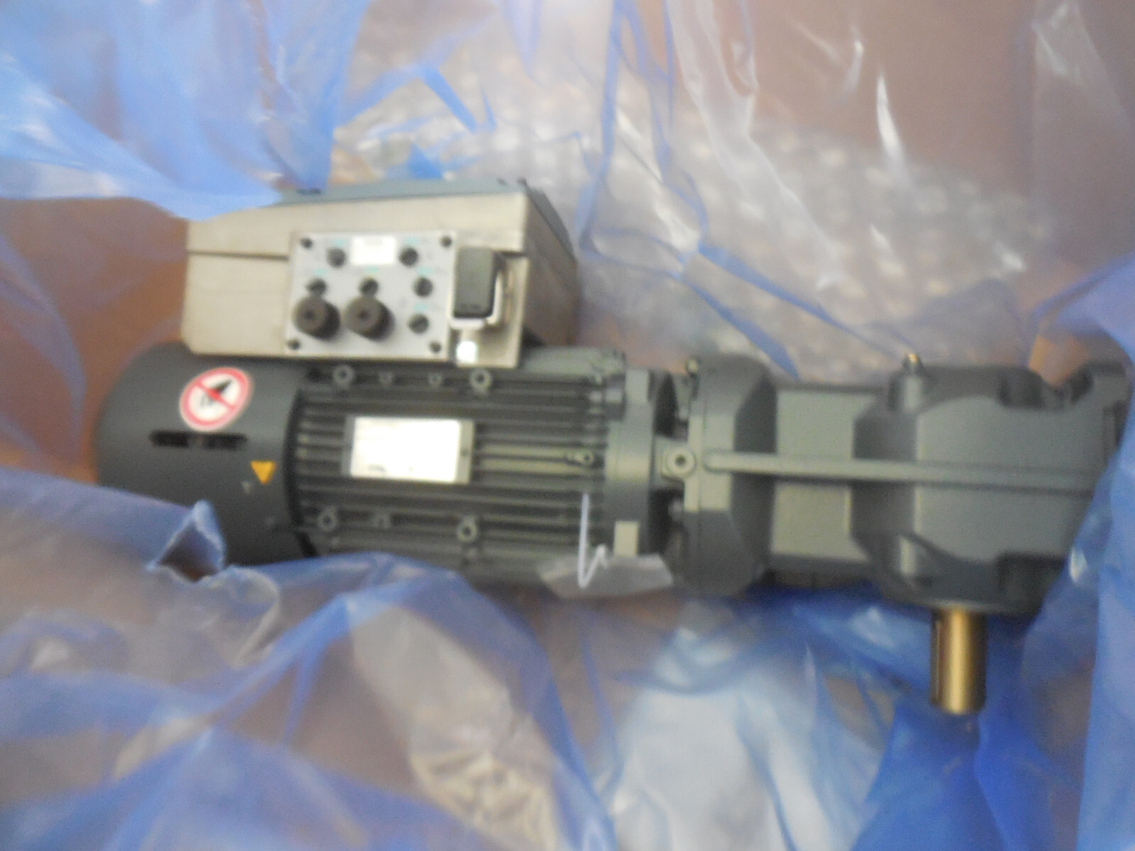 siemens sew-eurodrive GEARMOTOR: FDU2007/2534035 001   2HP CONT 460 VOLT