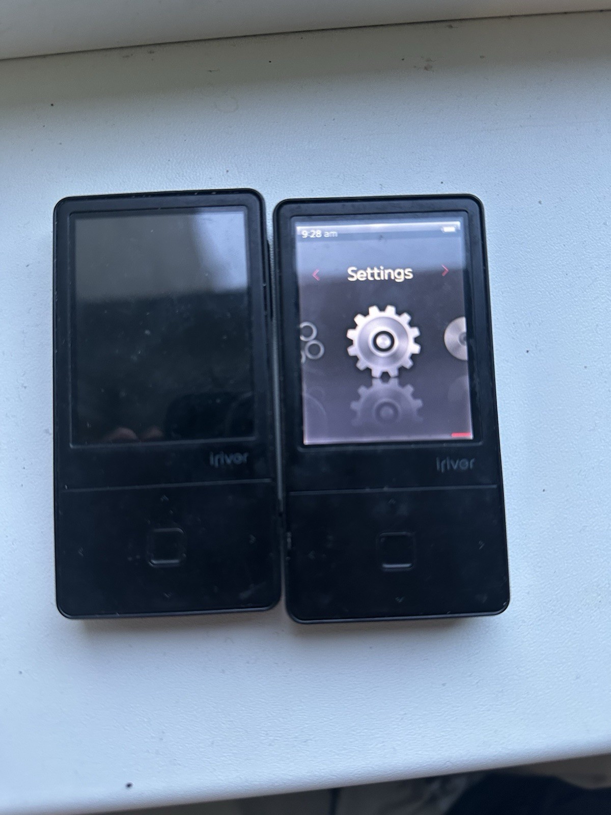 iRiver E100 4GB And 8 Gb MP3 Player - Parts Or Repair
