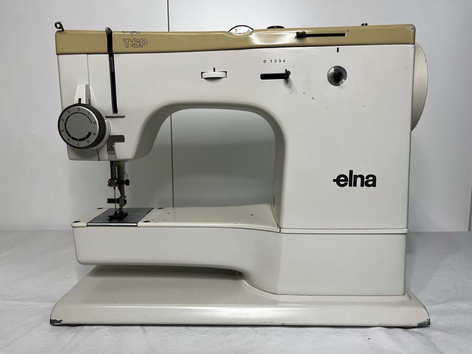 ELNA TSP 72c Sewing Machine w/Case **For Parts**