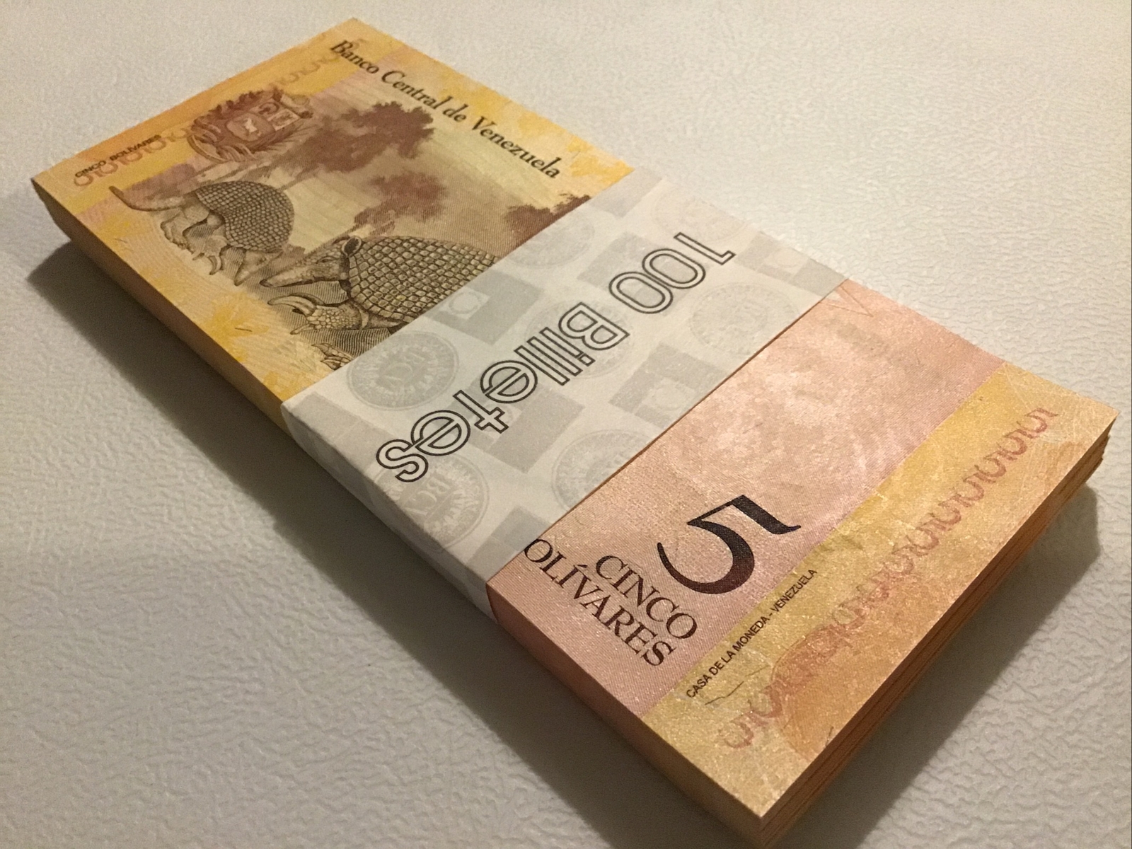 Venezuela Banknote Bundle. 100 X 5 Bolivares. Dated 2011. Unc Banknotes.