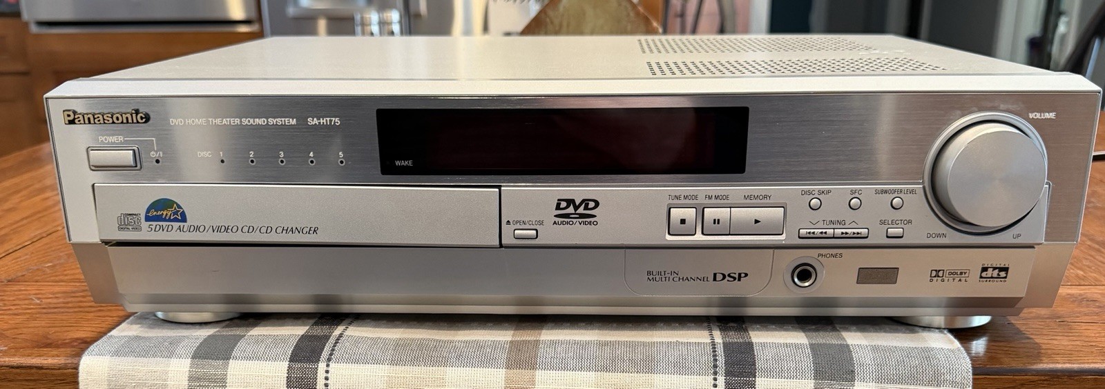 PANASONIC SA-HT75 Home Theater AM/FM Receiver 5-Disc DVD/CD Player (Player Only)