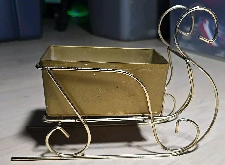 VTG GEORGE KOCH SONS plastic & metal Sleigh Planter 9" x 3" x 6"