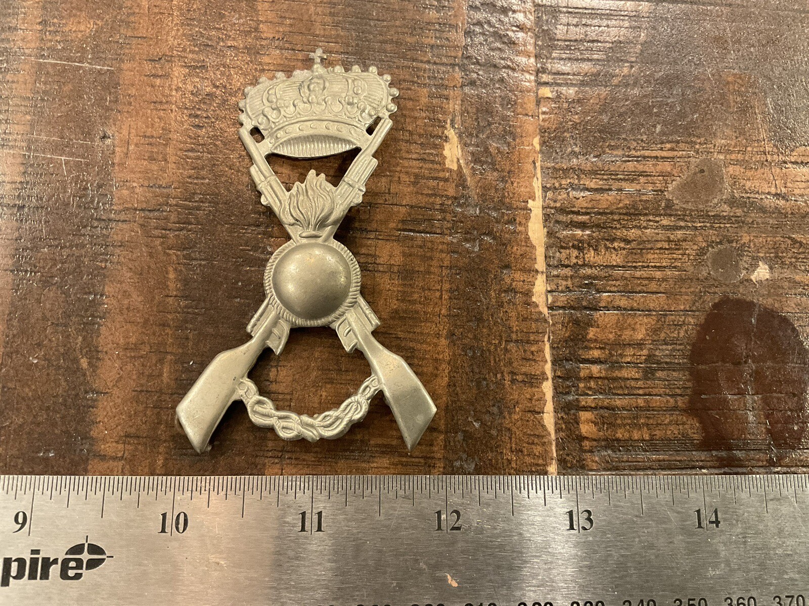 ORIGINAL WWII ITALY ITALIAN HELMET / HAT BADGE