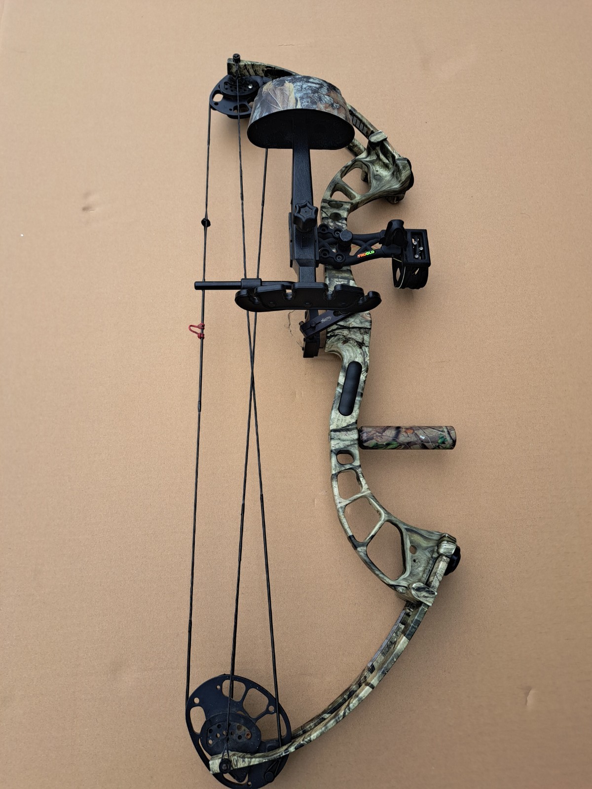 PSE Chaos 50-lb Right-Handed Camo Compound Bow