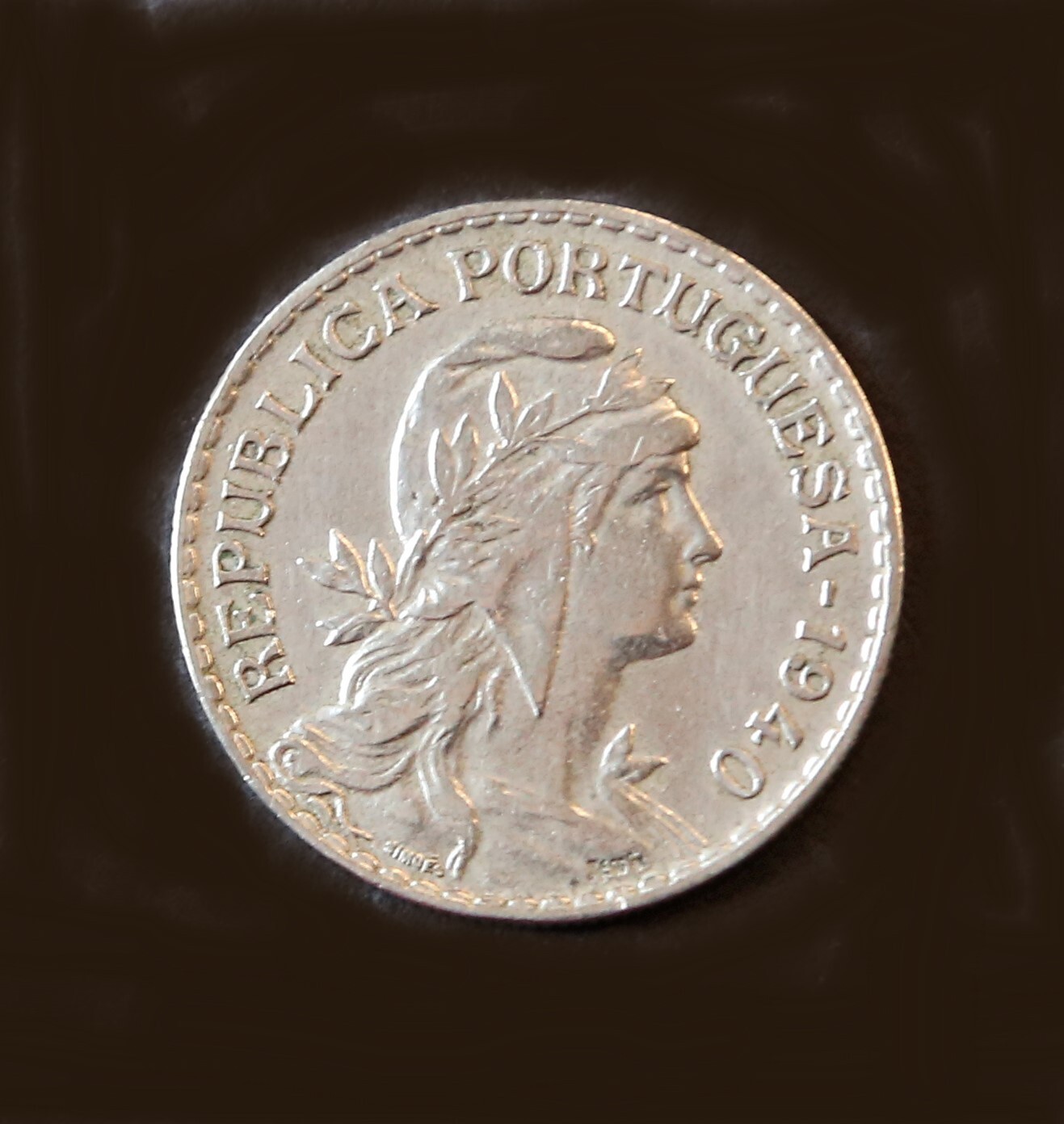 1940 PORTUGAL 1 Escudos, Scarcer Date, In Card Flip-Free Ship