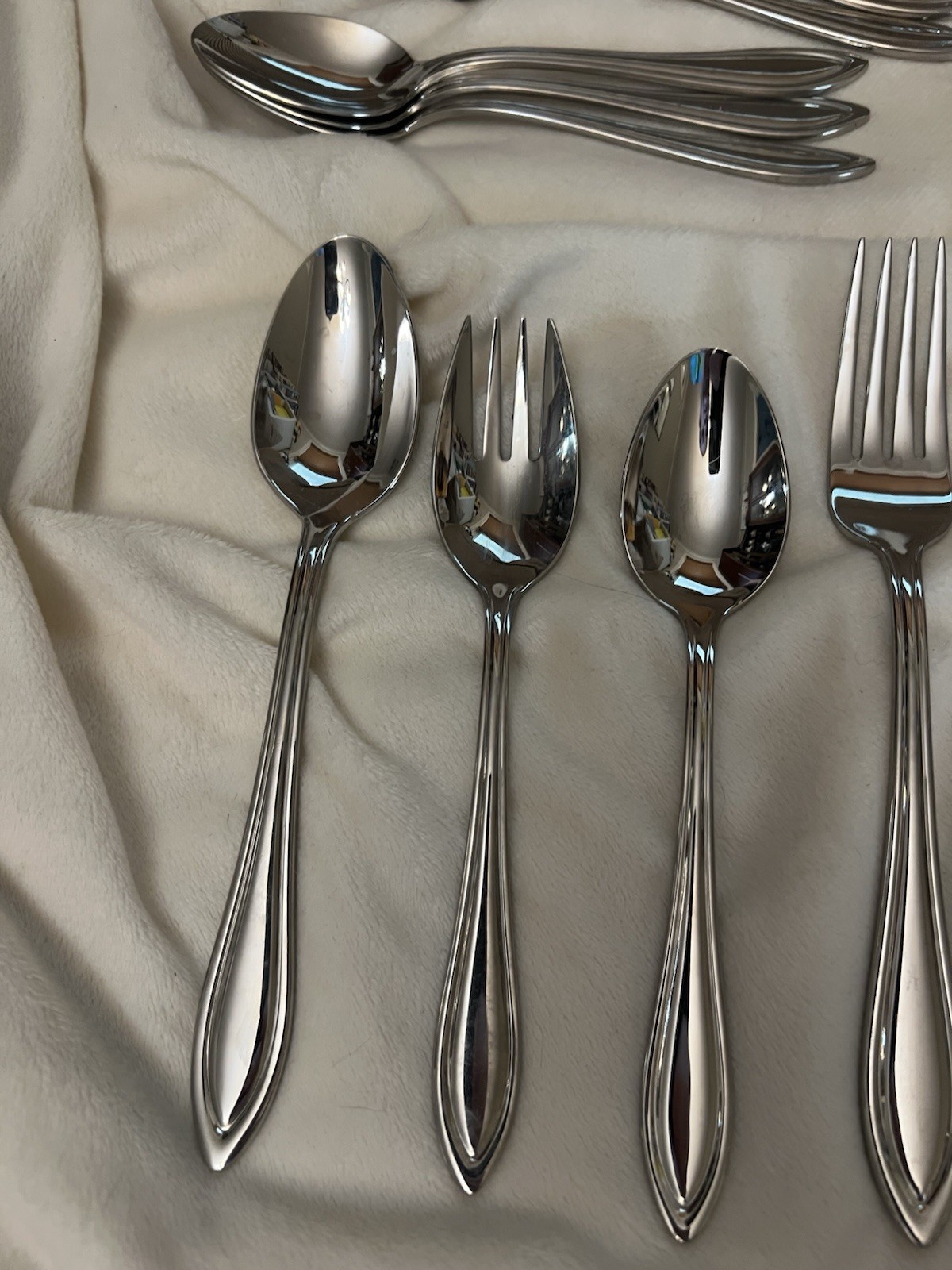 Lenox Medford 6 Ps Place Settings 24 Pcs 18/10 Stainless Steel Service For 4