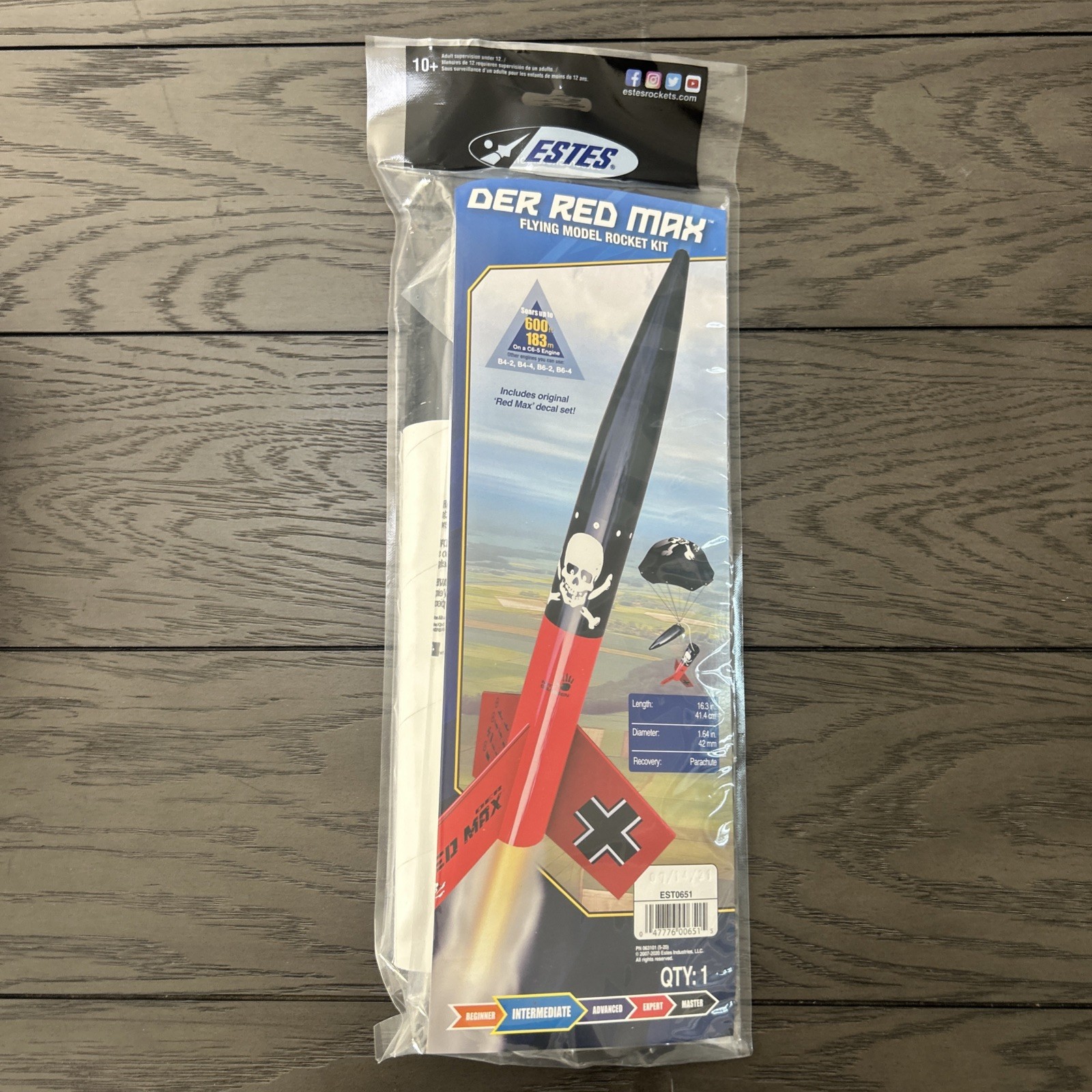 Estes Der Red Max Flying Model Rocket Kit EST0651 Intermediate Level *NEW*