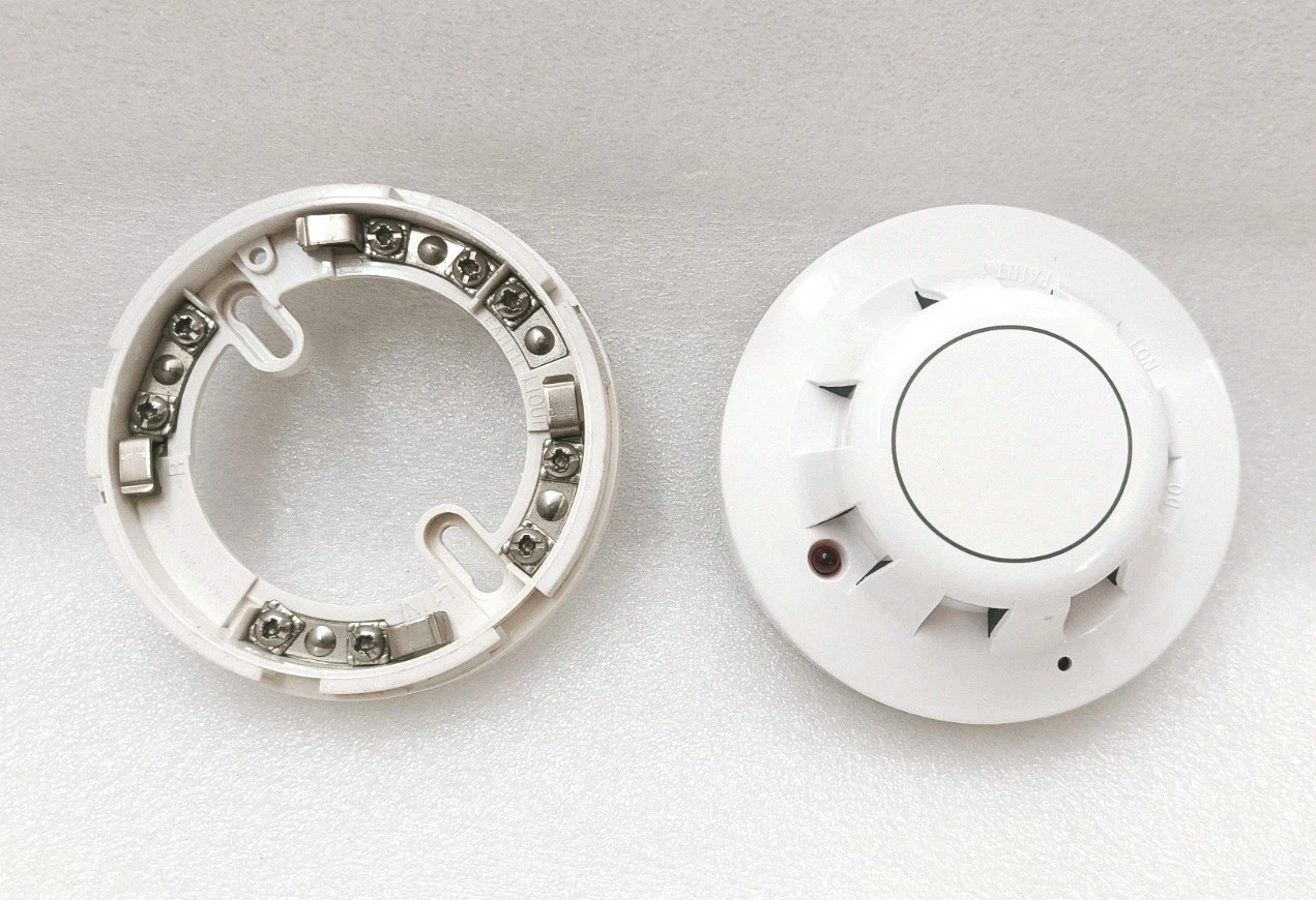 Apollo Series 65 55000-216 APO Lonisation Smoke Detector With Base LOT OF 5PCS