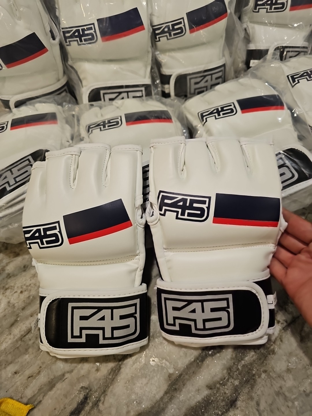 F45 MMA Fighting Gloves Gym Sparing Boxing  Large Size Unisex New New Pair