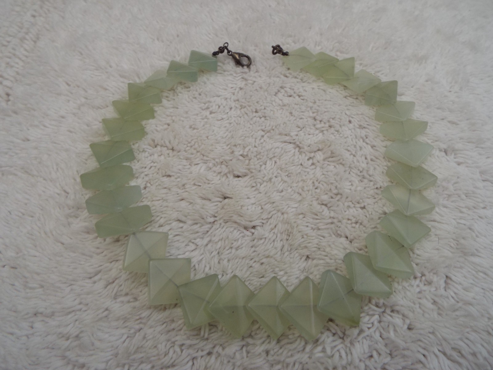 Pale Green Fluorite Stone Bead Necklace (B15)