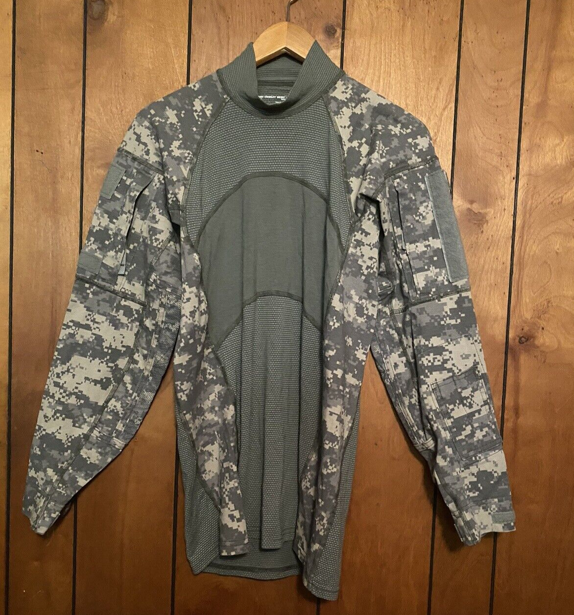 US  Military Issue ACU Army Combat Shirt  Sz Small