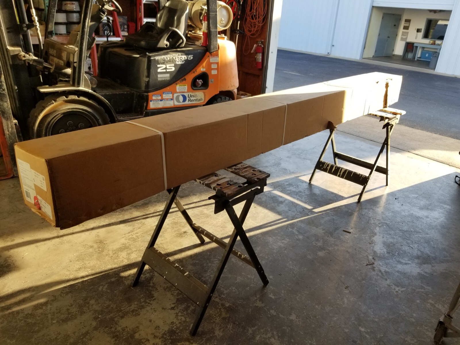 Draper Inc. Targa Electric Projection Screen 120"