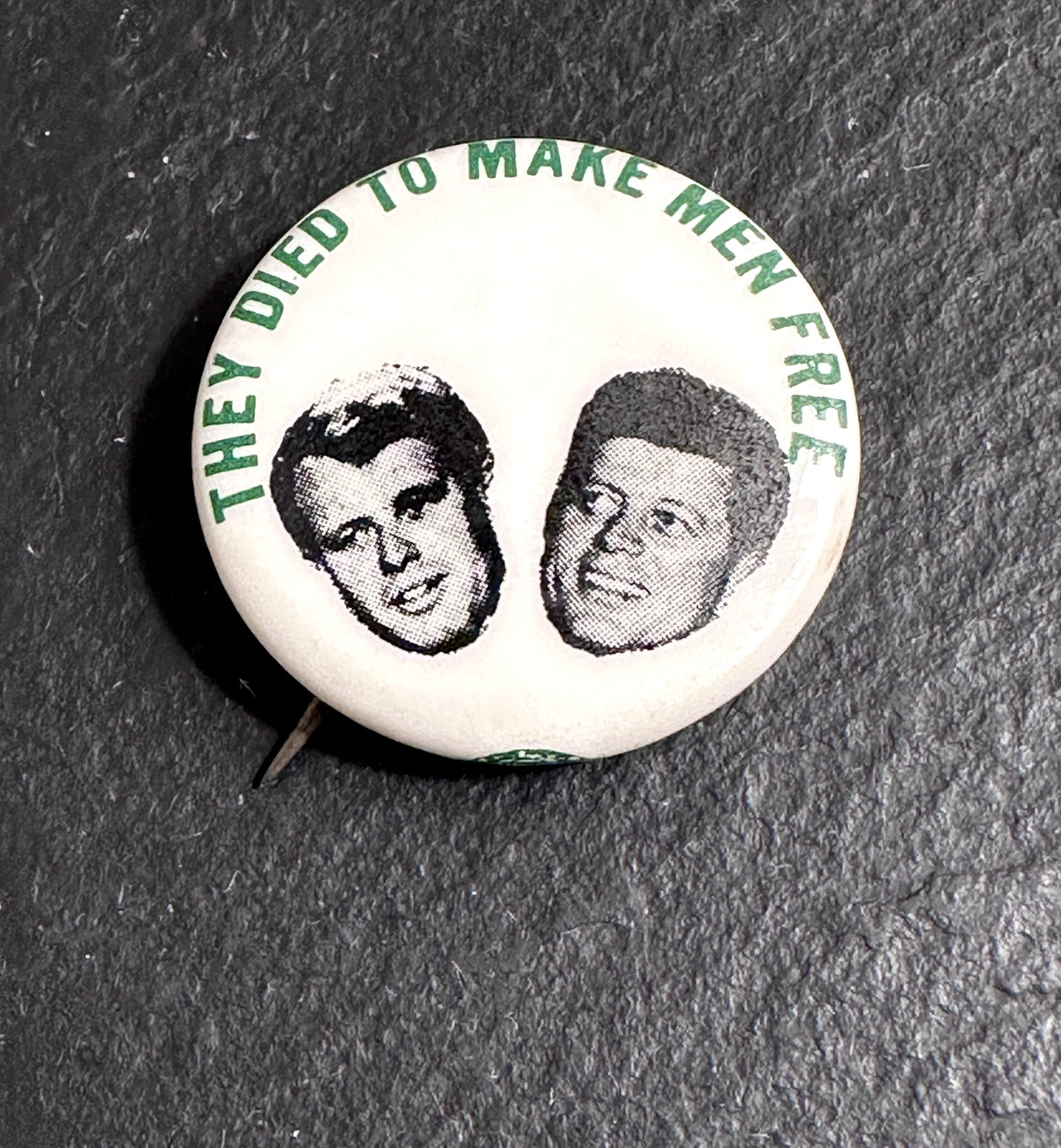 THEY DIED TO MAKE MEN FREE JFK JOHN F KENNEDY RFK ROBERT F KENNEDY PIN BUTTON 1"