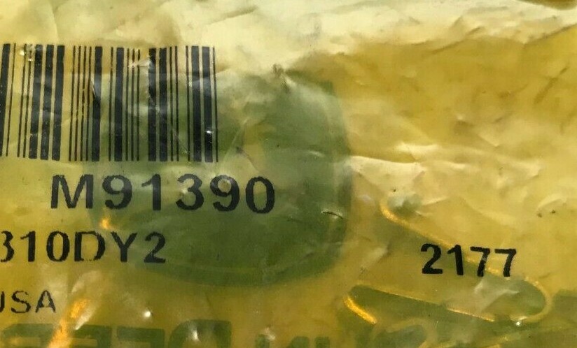 M91390  GENUINE John Deere Original Equipment  RETAINING CLIP