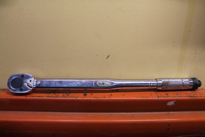 1/2 Inch Click Type Ratcheting Torque Wrench-Reversible Used