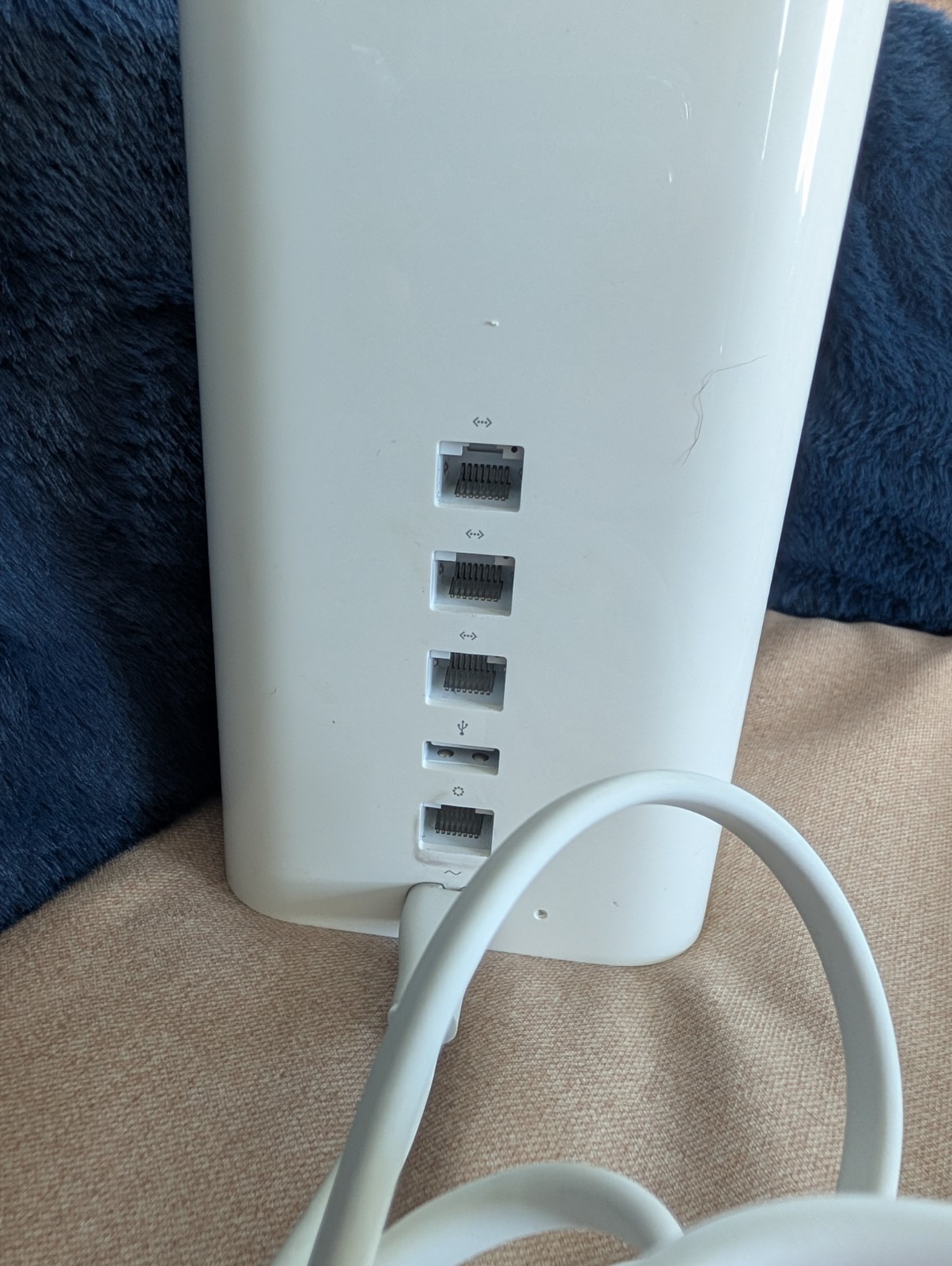 Apple A1521 AirPort Extreme Base Station Wireless Router w/ Cable 5th generation