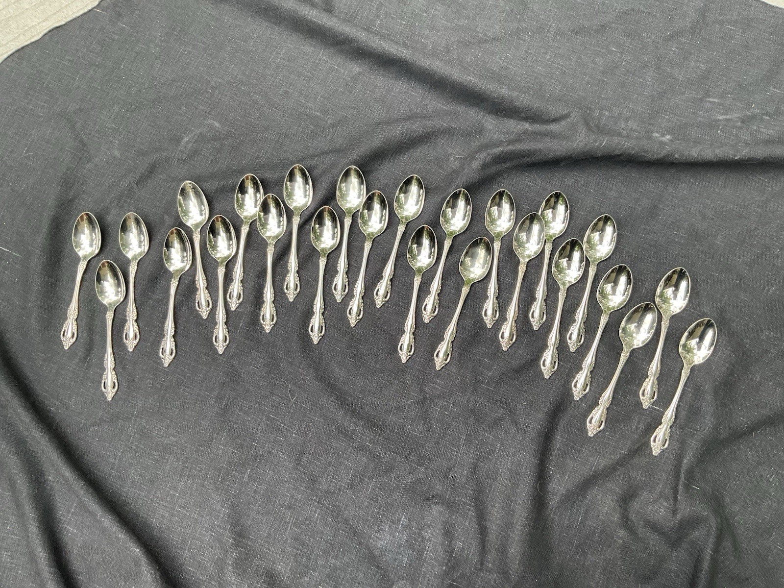 ONEIDA RAPHAEL Stainless Steel USA Flatware Set 101 Pieces