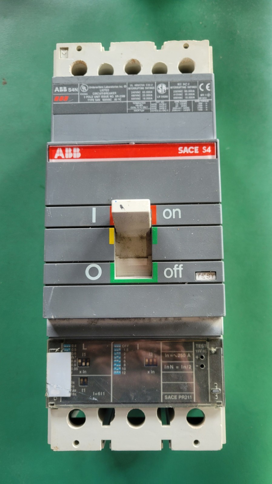 ABB SACE S4 S4N CIRCUIT BREAKER 122160023-001 250AMP 600VOLT 3POLE SHUNT+AUX NOB