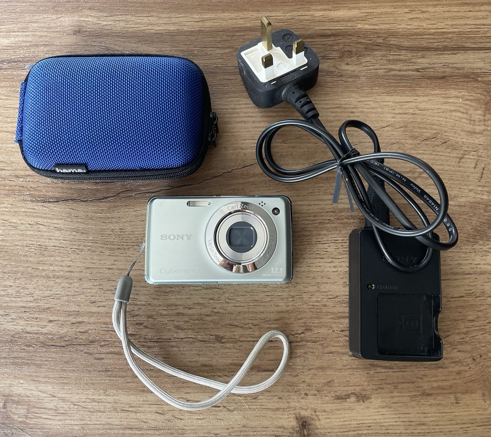 Sony Cyber-Shot DSC-W210 Compact Digital Camera +Battery & Charger, Light Green.