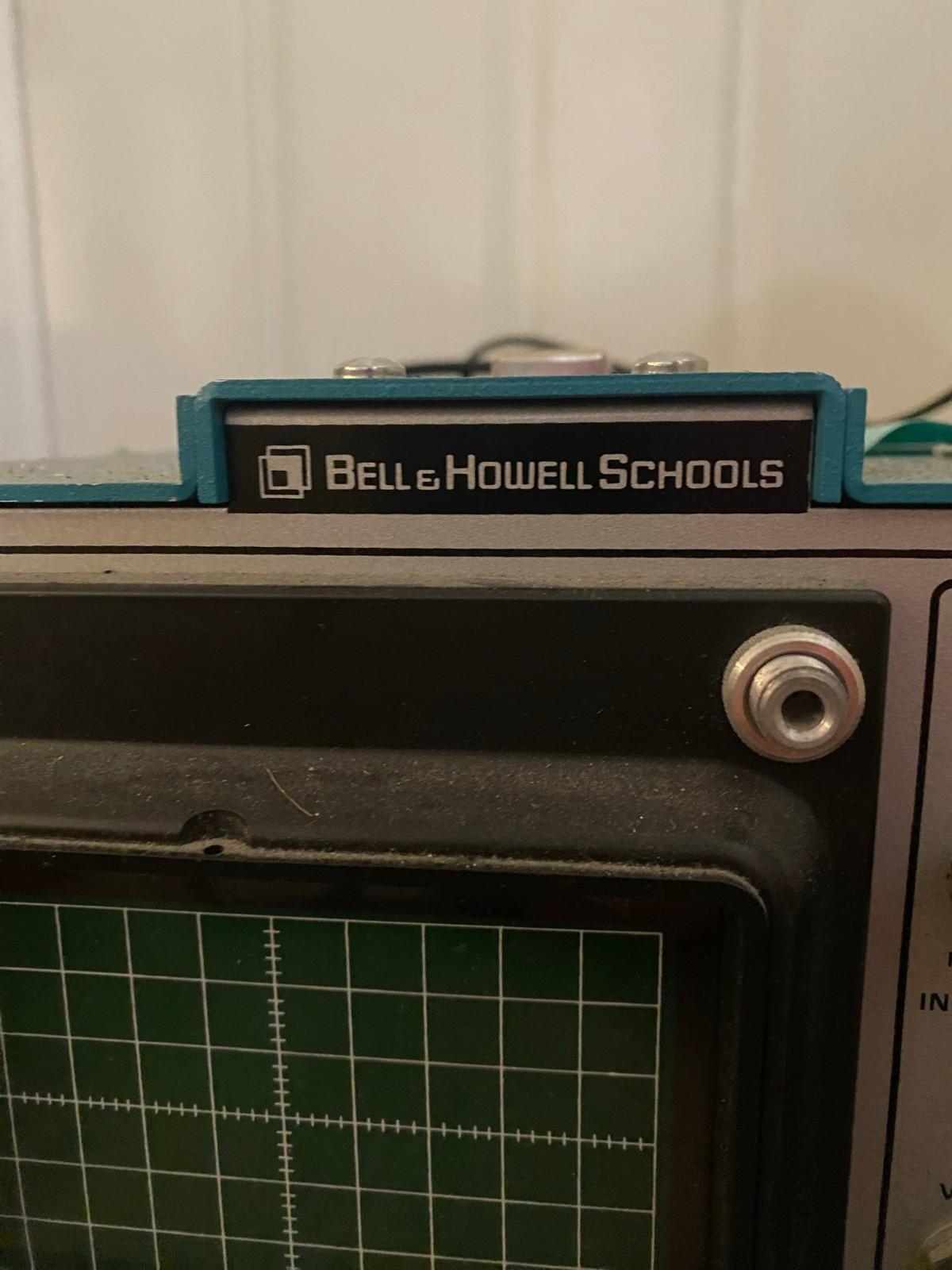 Bell & Howell Schools Solid-State Oscilloscope (5MHz Triggered Sweep) + manual