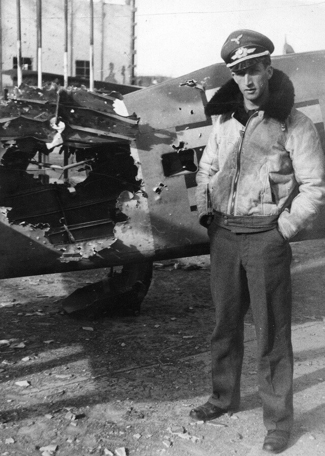 WW2 WWII Photo German Luftwaffe Pilot  Fw190 Damaged 1944 World War Two 2725