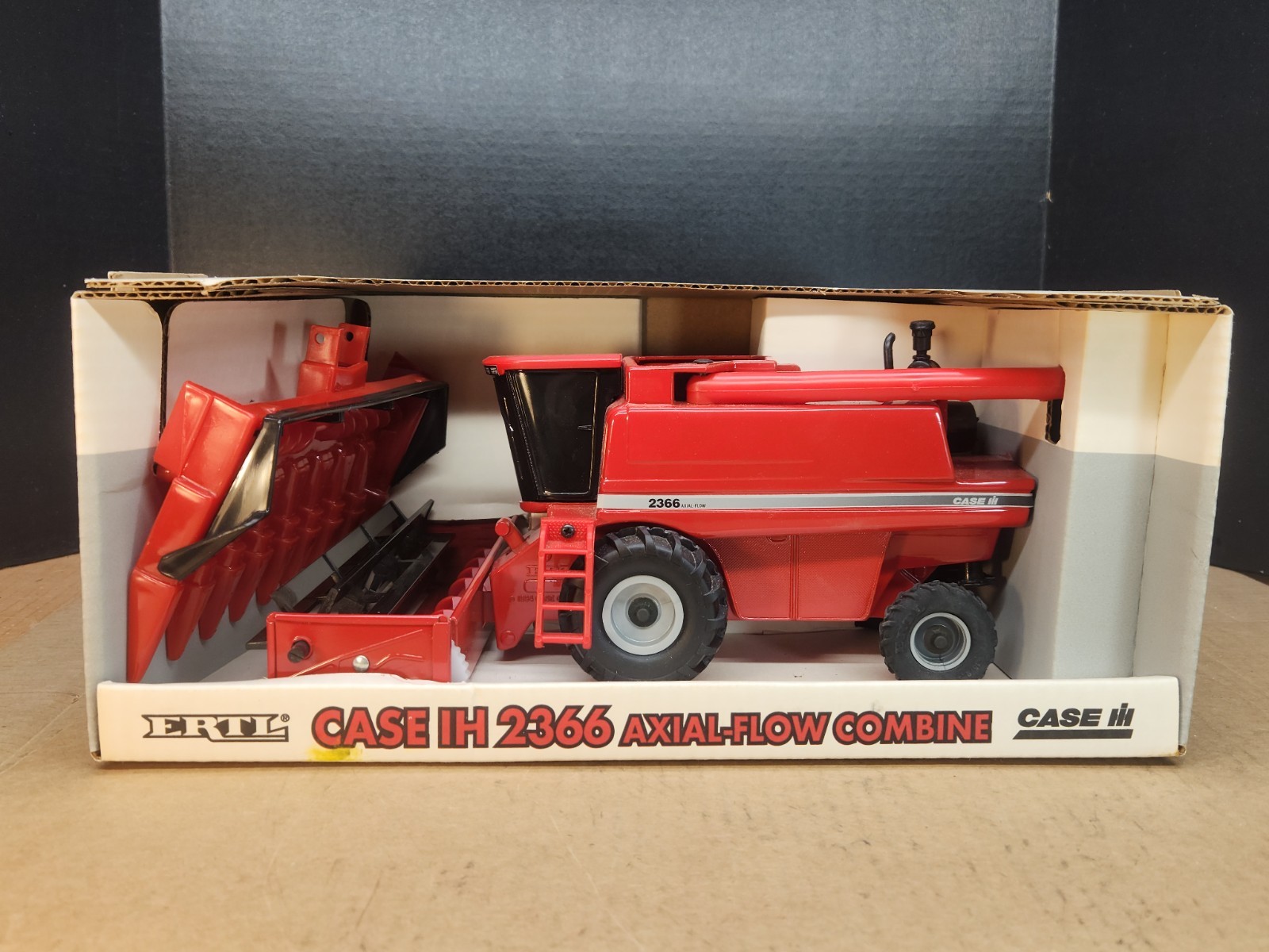Ertl Case IH 2366 Axial Flow Combine 1/32 #4613 circa 1998 Diecast Metal