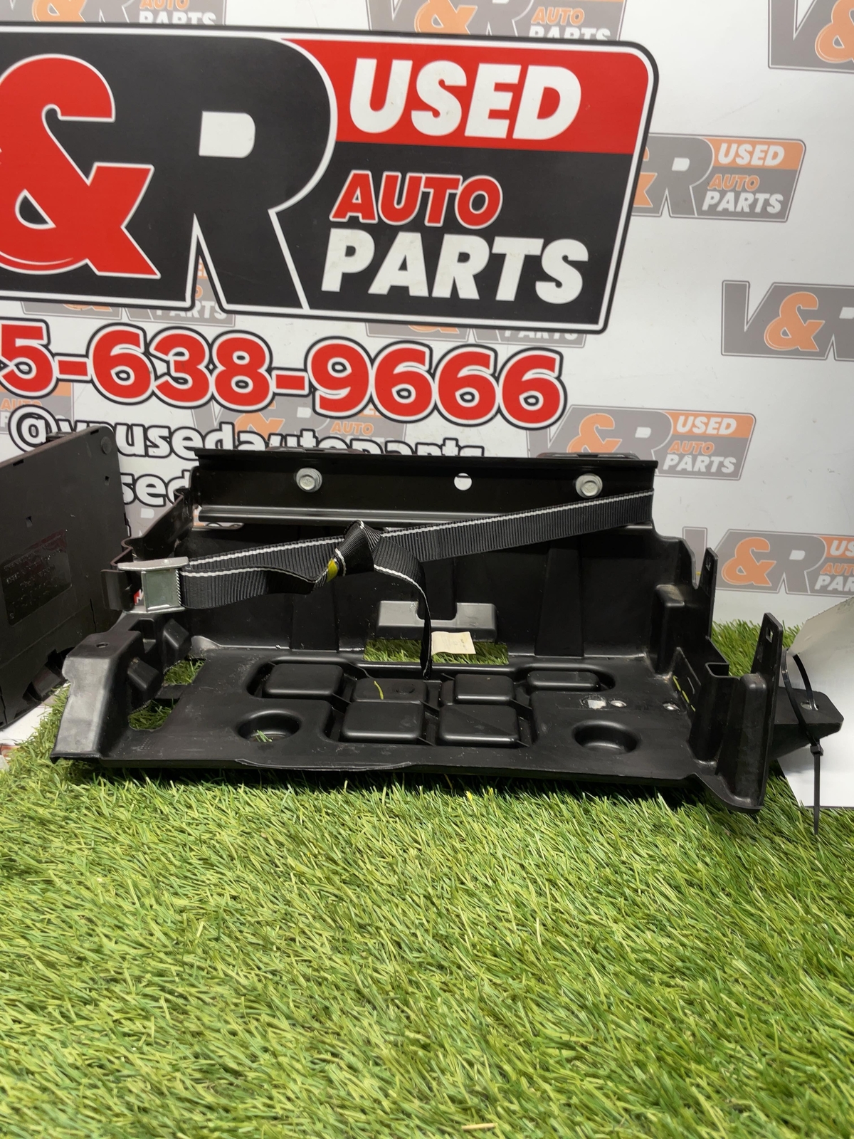 ✅ 2014 DODGE CHARGER Battery Tray OEM