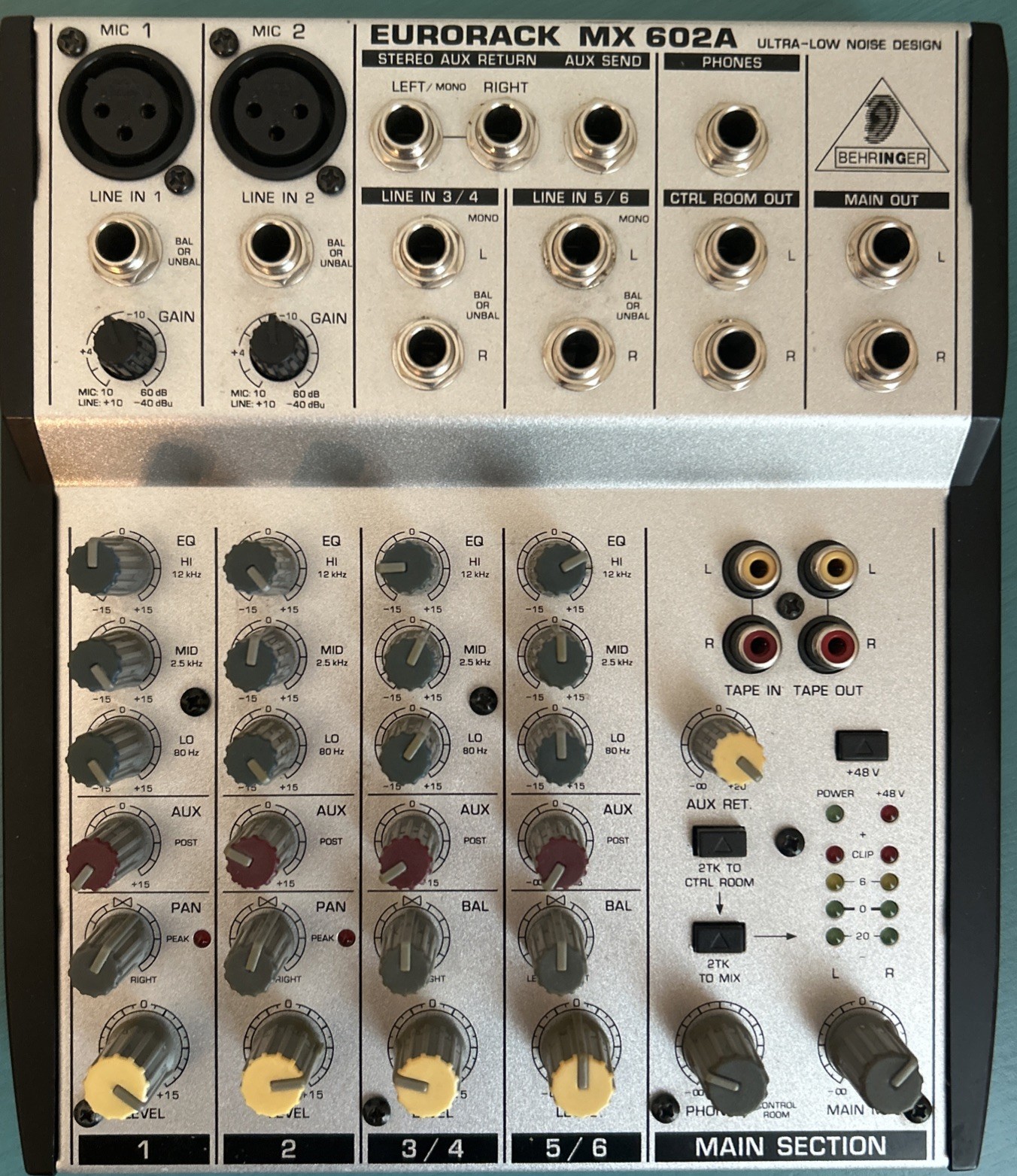 BEHRINGER EURORACK MX602A Ultra Low Noise Mixer~ *NO CORDS*