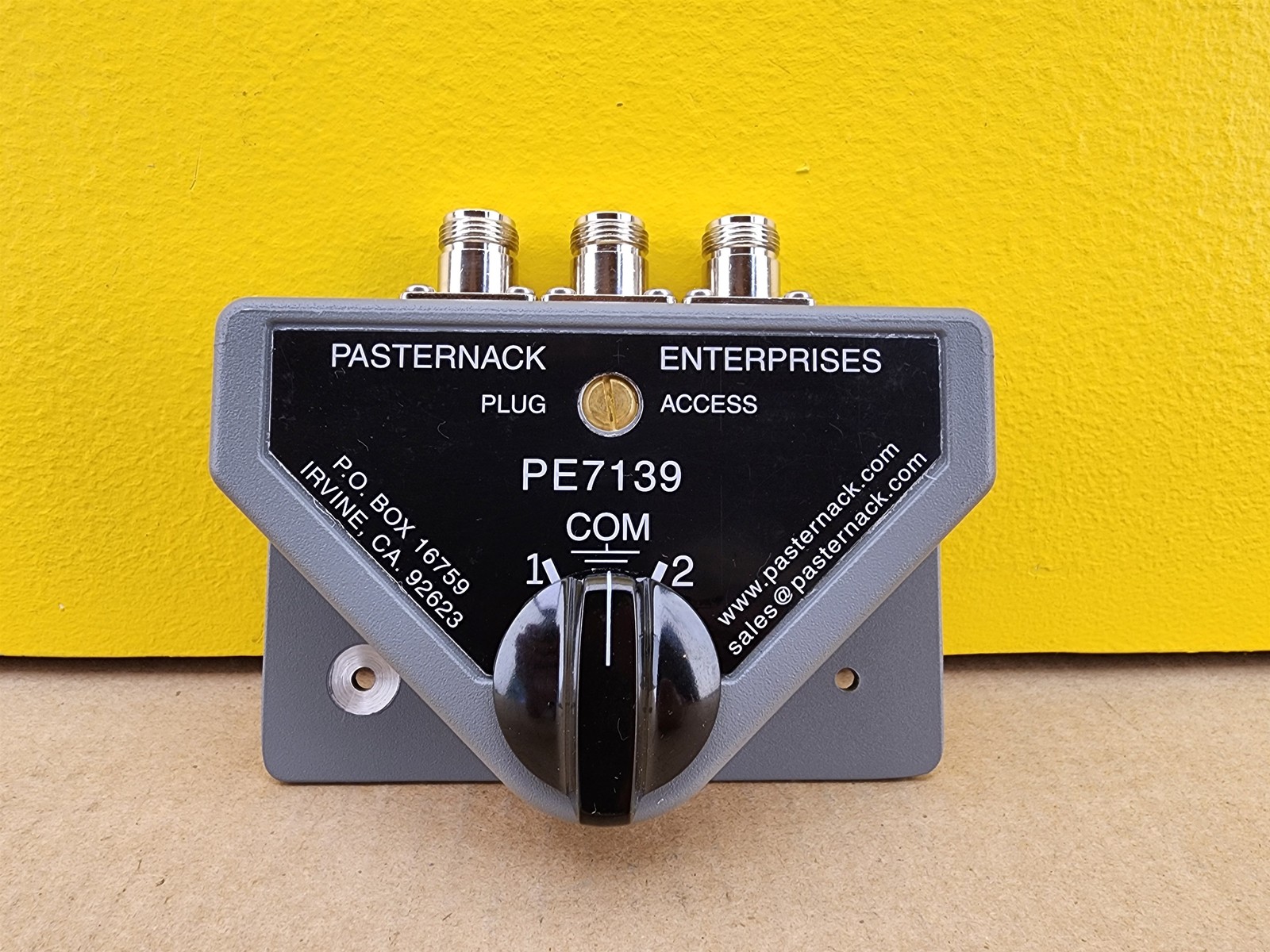 NEW Pasternack PE7139 SPDT N Manual Knob Switch Surge Protection,DC-1.3 GHz,500W