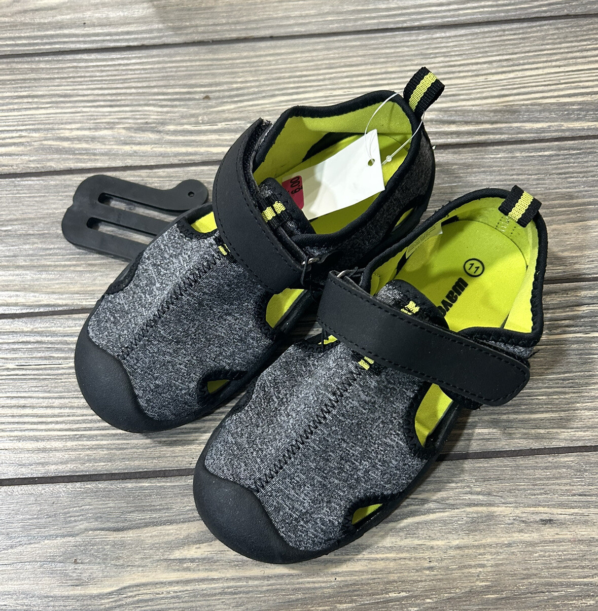 Wave Zone Kids Gray Black Green Shoes NWT  Size 11