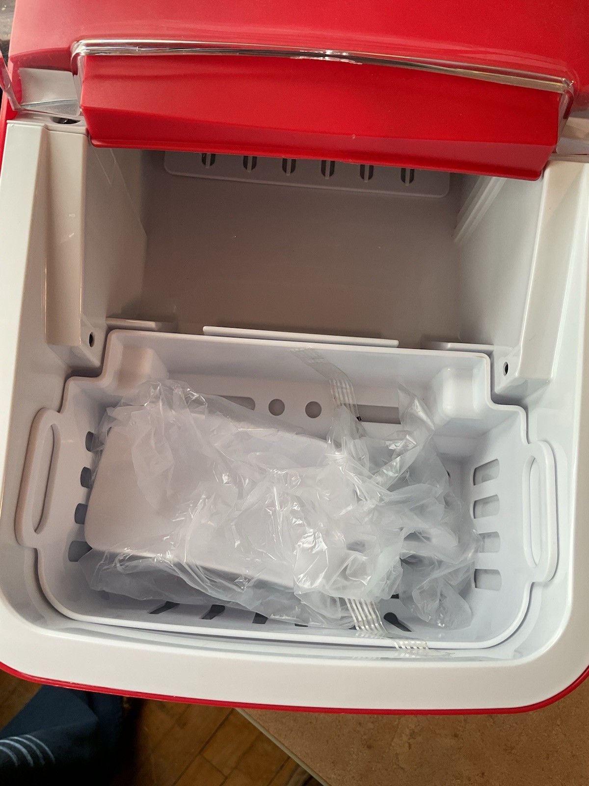 Coca-Cola Automatic Ice Maker, Self- Cleaning, Countertop 26 Lb