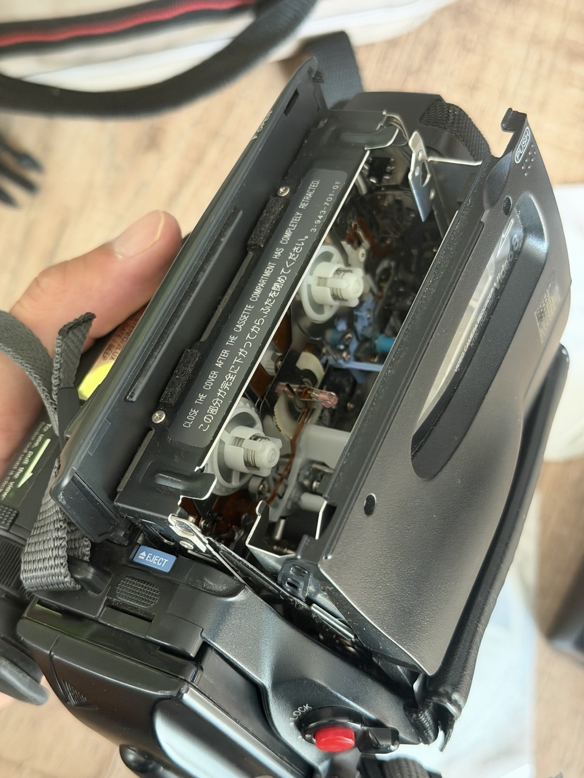 Sony Video 8 Handycam CCD-TR77 With Accessories READ DESCRIPTION