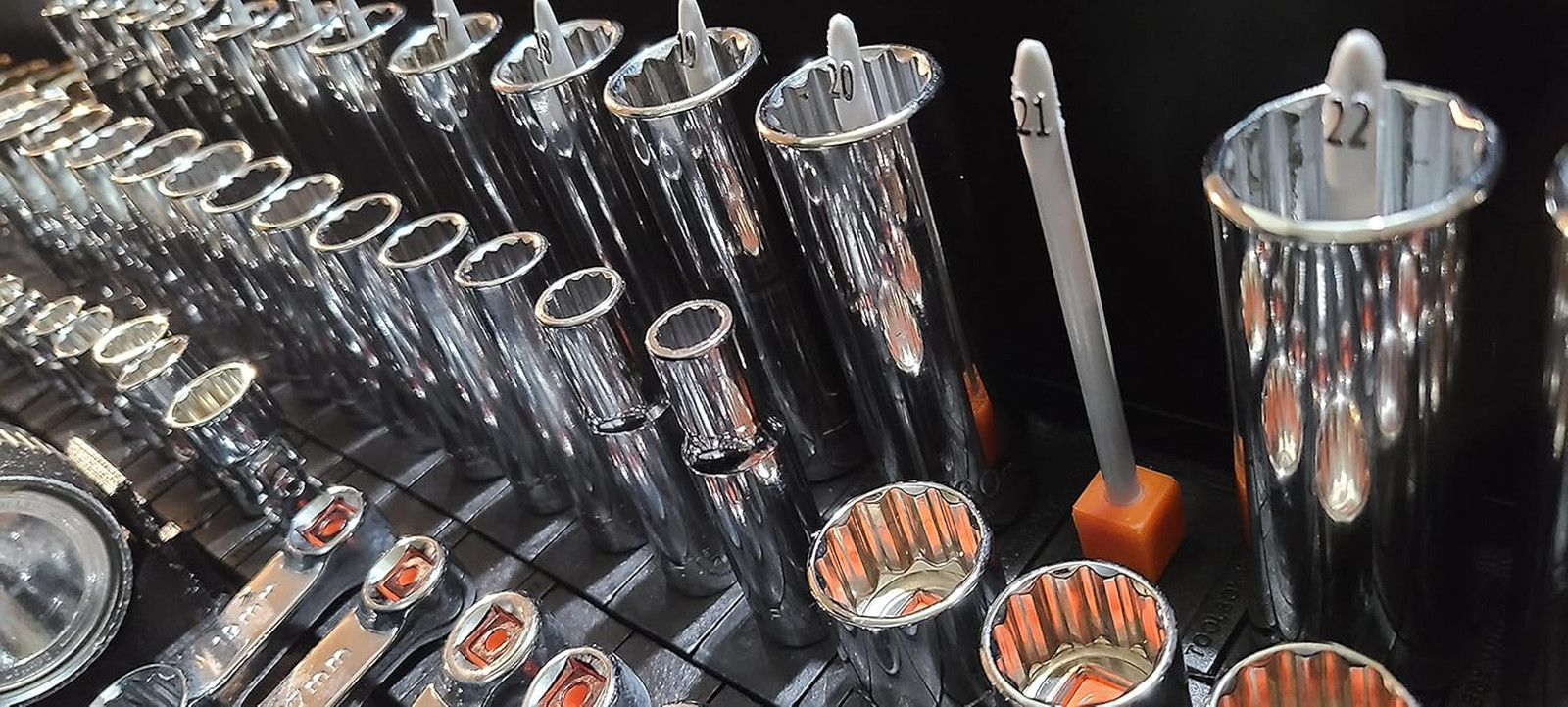 - Socket Organizers 1/4" | Includes 12 Modular Socket Organizers and 6 Spacers |