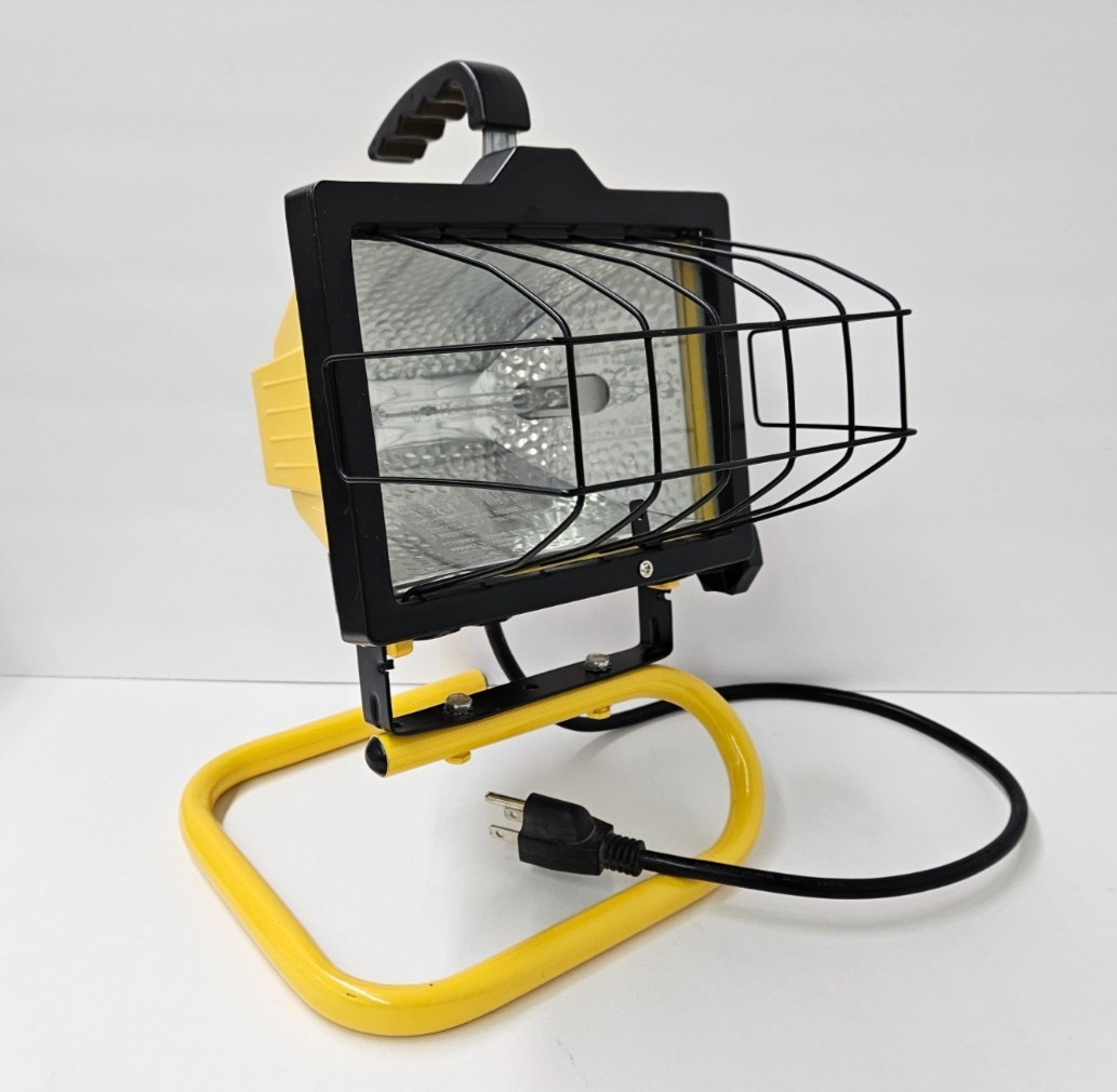 Portable 500W Halogen Work Light Adjustable Stand Guarded 120V Works (A10)