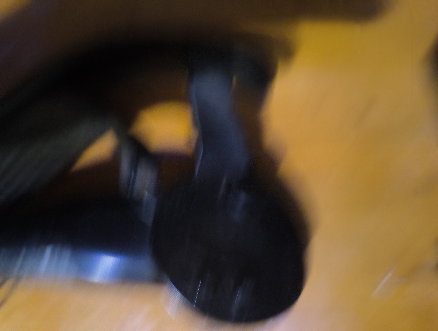 Valve Index VR Controller Knuckles Left ONLY - For Parts - Powers On -Is Fixable
