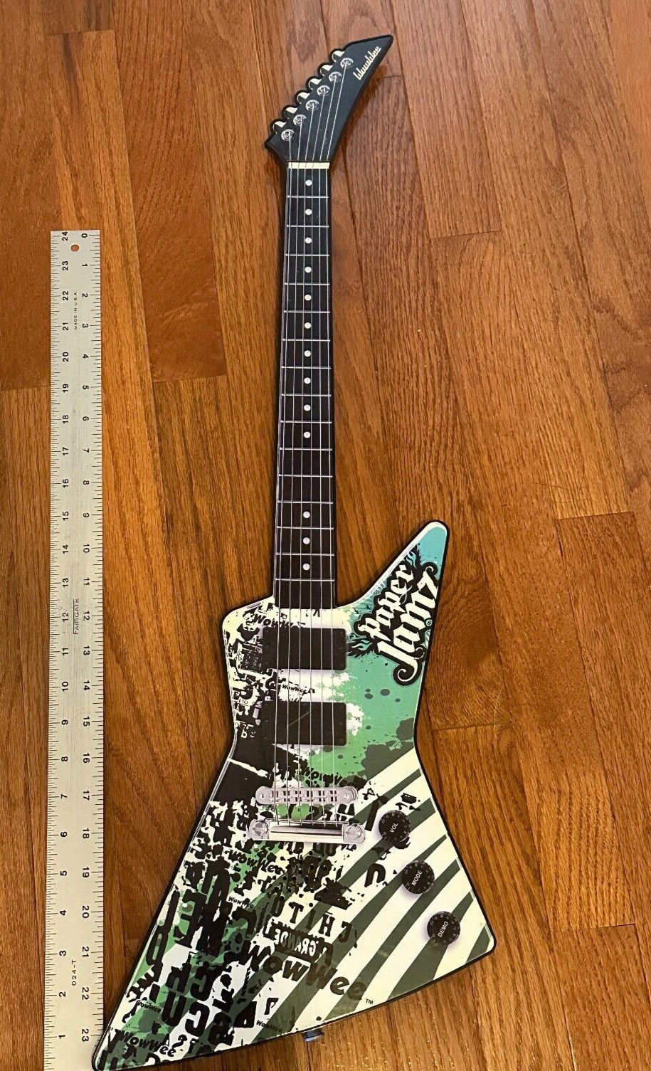 Paper Jamz Guitar Series 1 Wow Wee Instant Rock Star Gibson Explorer Tested 2009