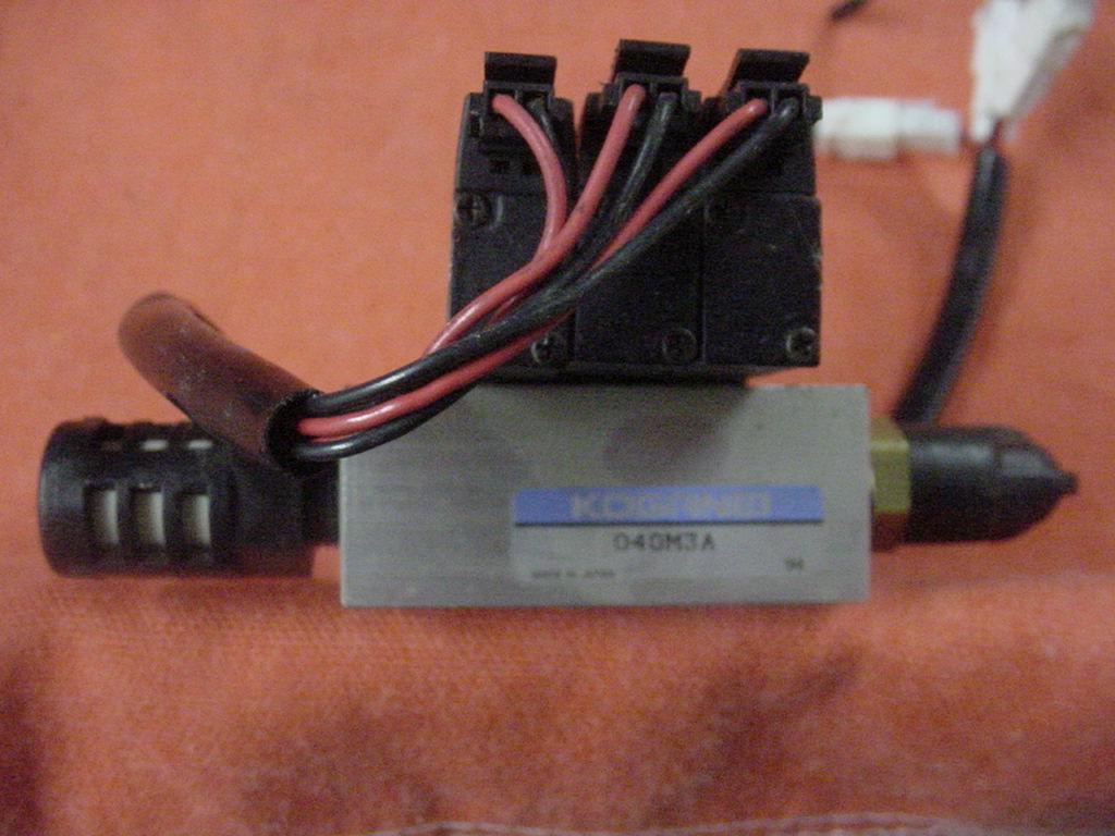 Koganei 24VDC Lot of 3 Solenoid Valves on Manifold 040M3A  Free Shipping!