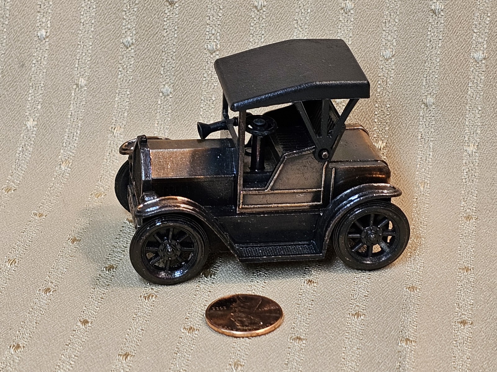 ANTIQUE FINISHED DIE-CAST FORD MODEL T PENCIL SHARPENER