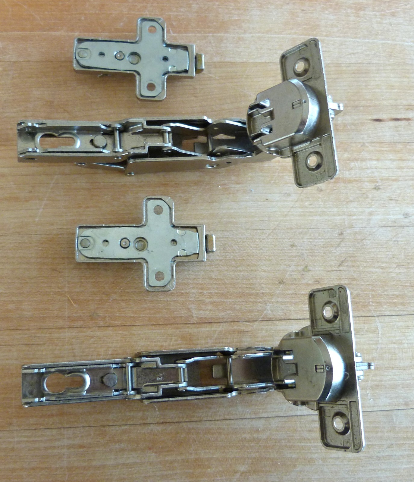 Lot of 4 Salice 2XF 165° Full Overlay Cabinet Hinges with plates