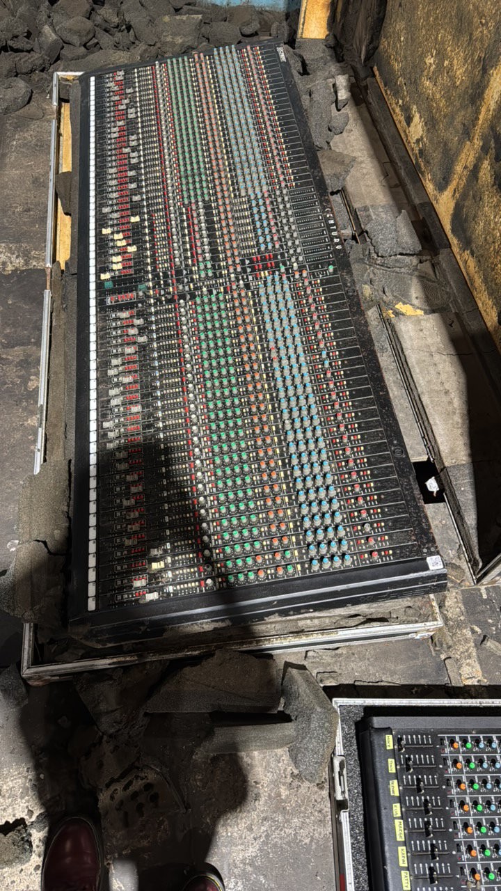 CREST Century 48ch Inline Console. 48-Channel. With Road Case