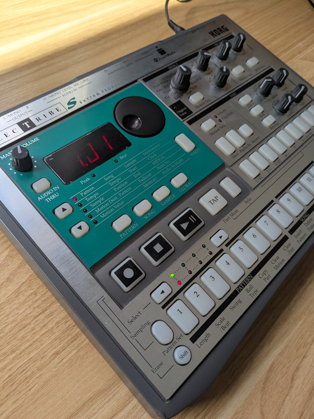 KORG ES-1 Electribe Rhythm Production Sampler with Sequencer & Effects