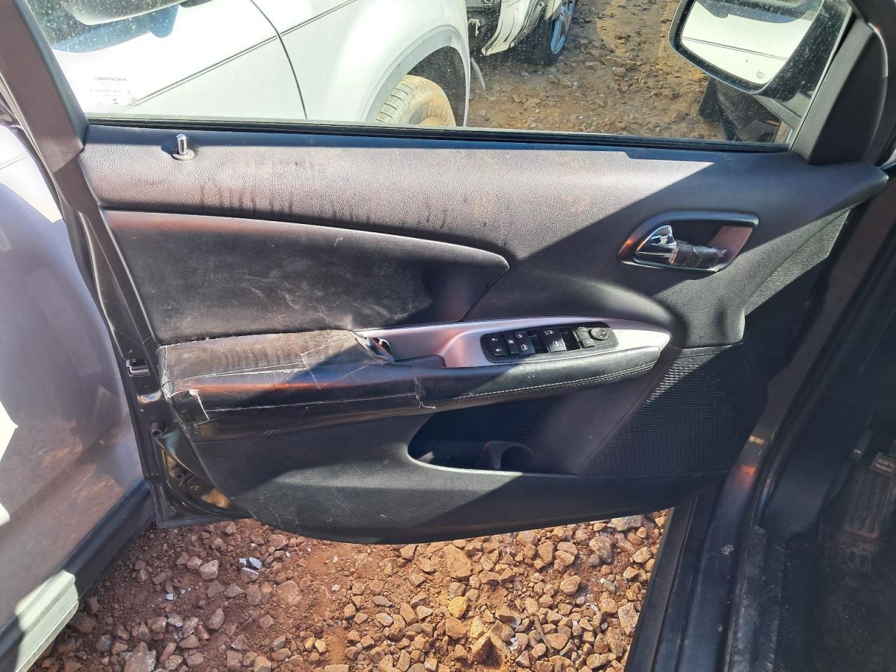 JOURNEY 2016 Glove Box 4840870