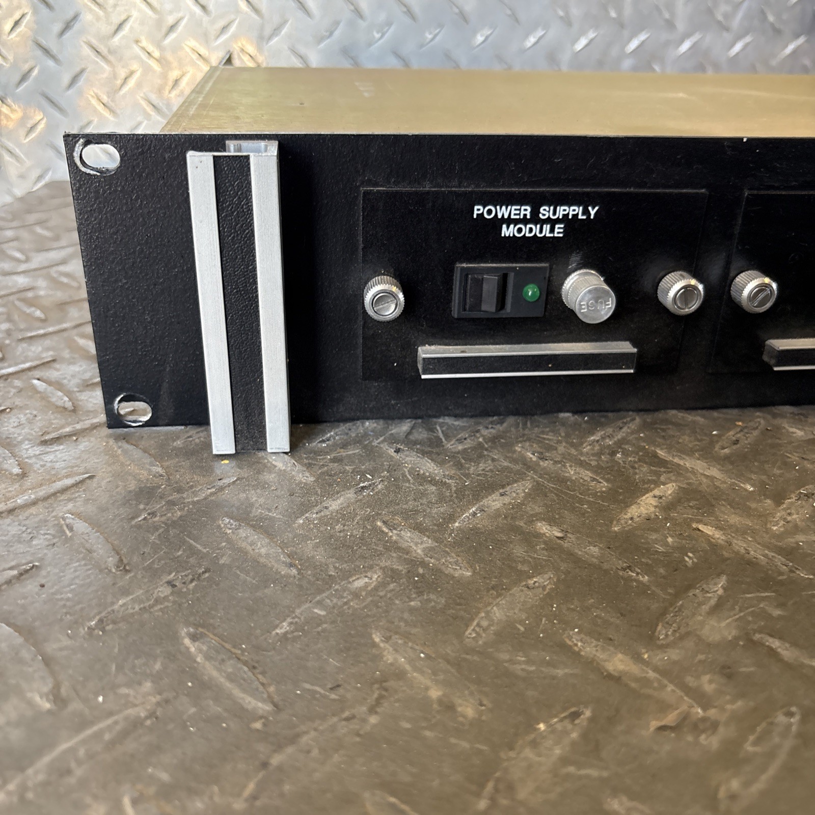 Decibel DB8204-100W Receiver Multicoupler