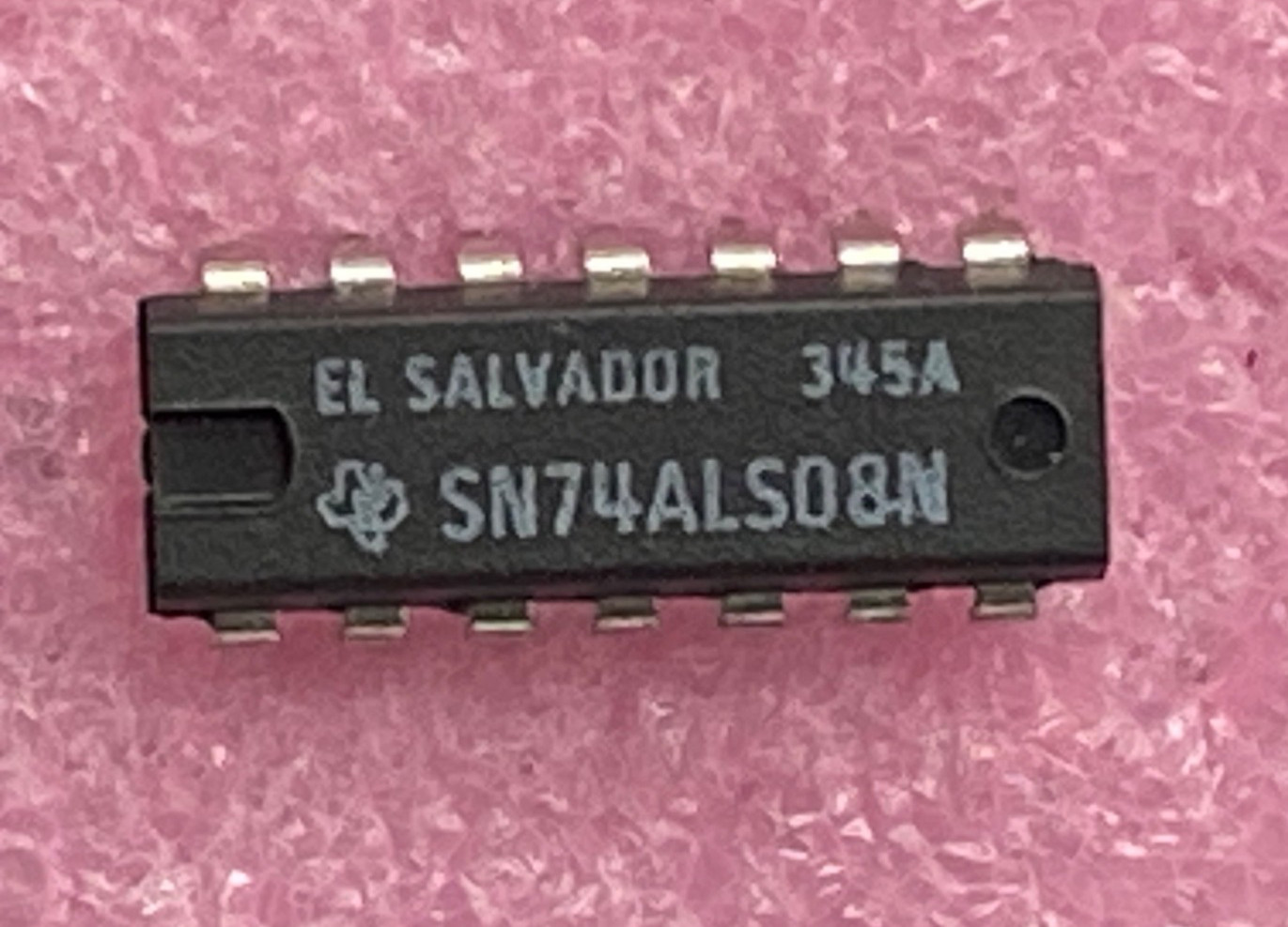 Texas Instruments SN74ALS08N quadruple 2-input AND gate Integrated Circuit