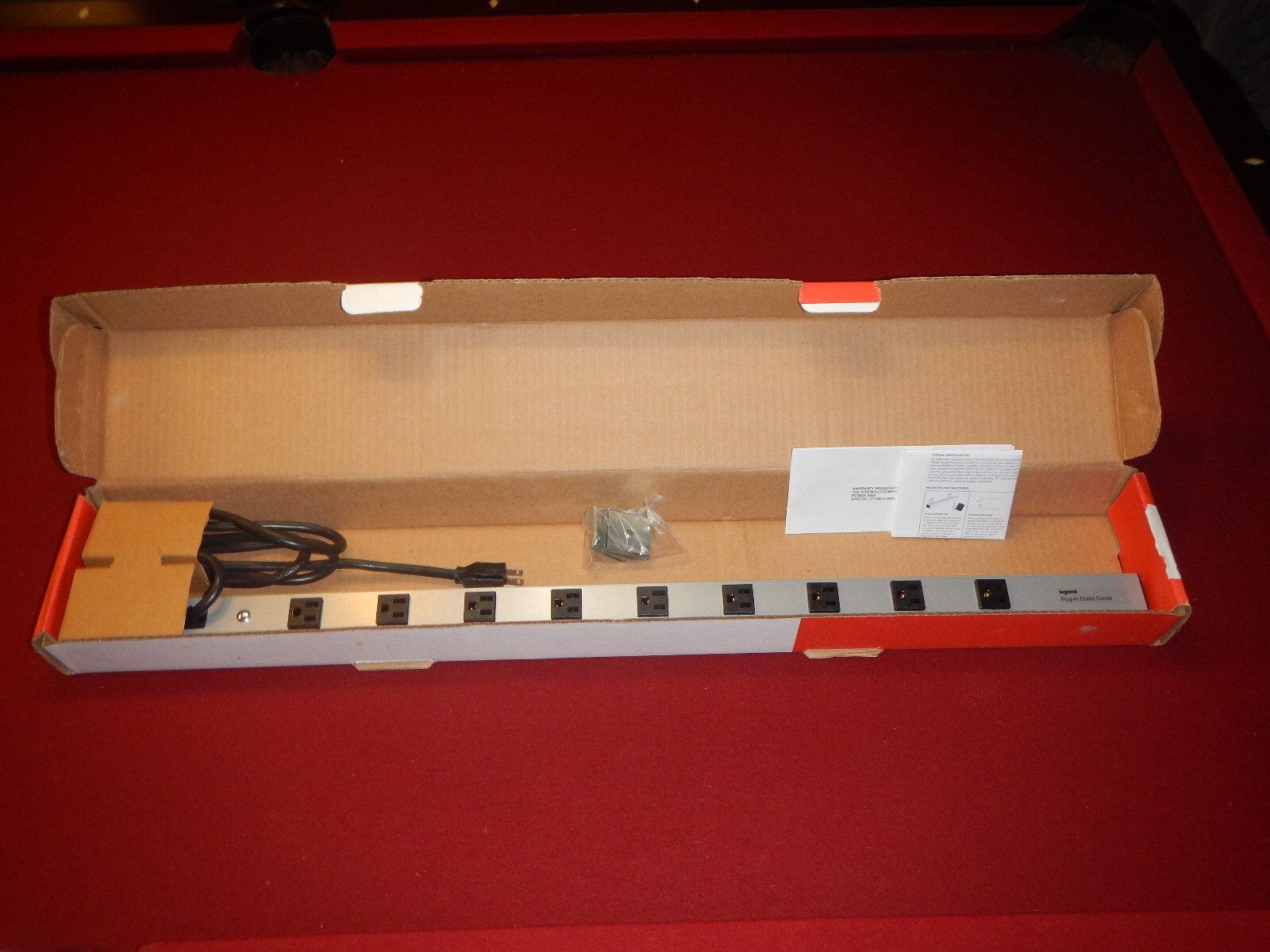 Wiremold 3609ULBC Narrow 36" Gray W/9 5-15R Receptacles