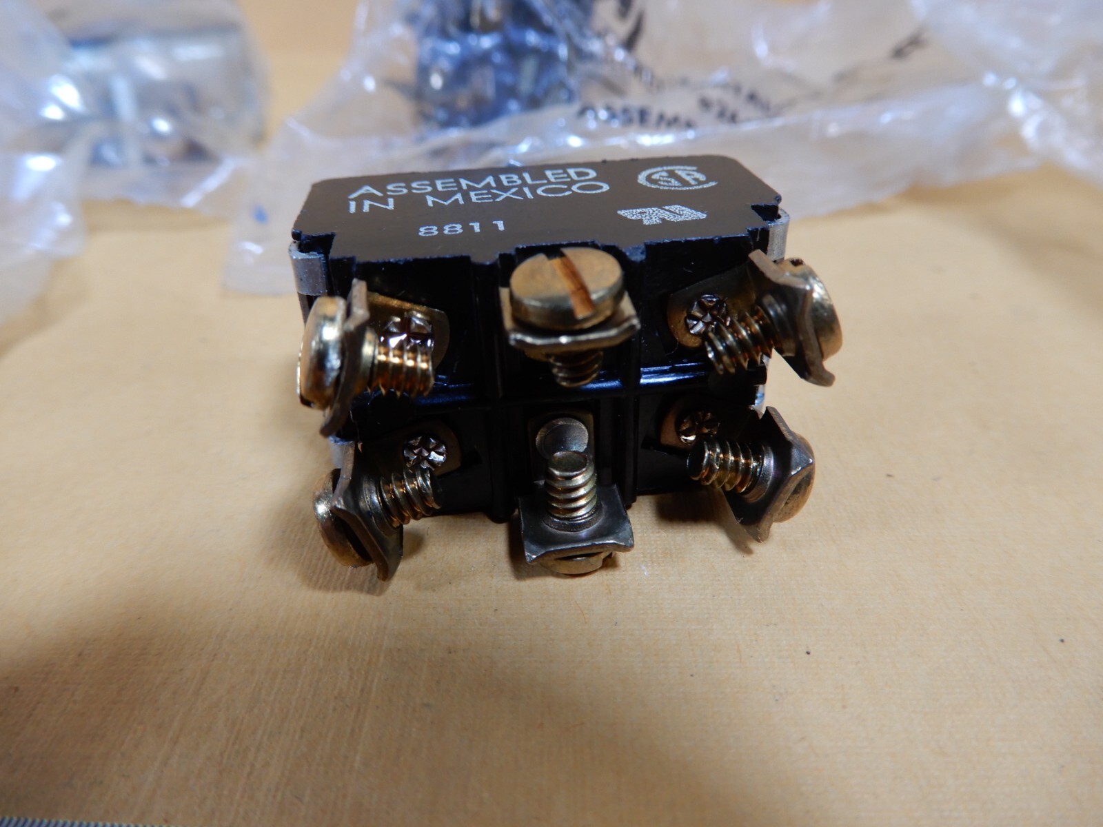 Arrow Hart 82608 On-Off-On Maintained Toggle Switch Qty 4 NOS DPDT